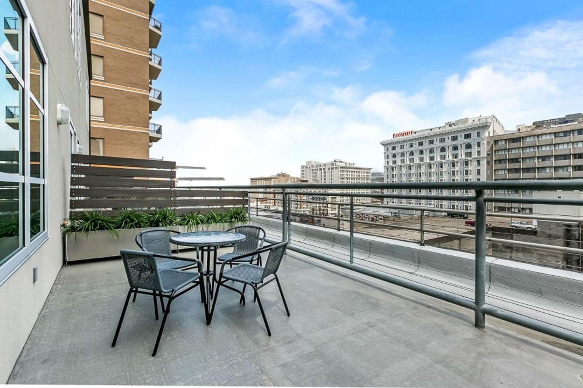 Upscale Condos And Penthouses Close To Canal And Bourbon St New Orleans Exteriér fotografie